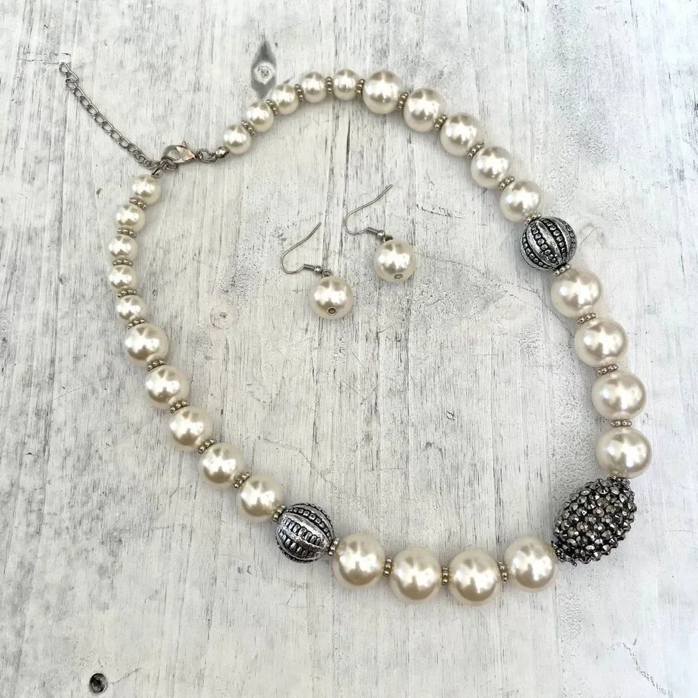 Faux pearl necklace and earrings set